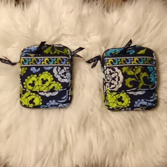 💕2 left! 💕Disney Mickey Vera Bradley mini bag - Picture 7 of 8